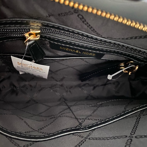 📌SOLD MICHAEL KORS Black Satchel - Picture 10 of 15